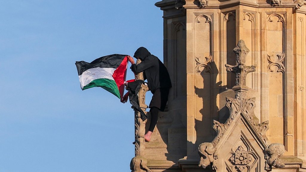 Protester climbs Big Ben with Palestinian flag causing Westminster Bridge closure