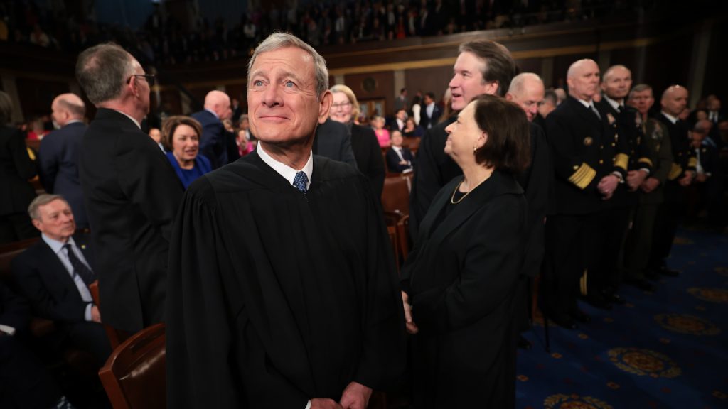 Justice Roberts rebukes calls to impeach judges who disagree with Trump