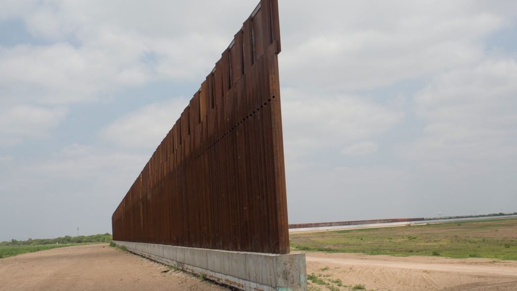 Trump gives military control over parts of southern border