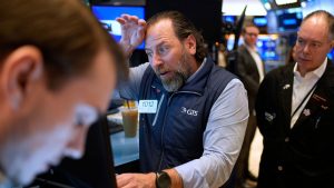 Trump reaffirms support for tariffs despite stock market losses