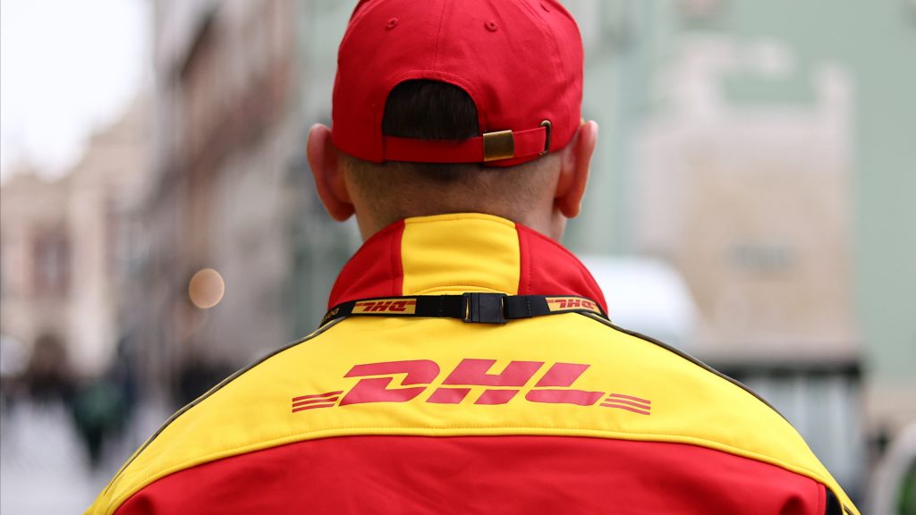 DHL Express resumes shipments of over $800 to American customers