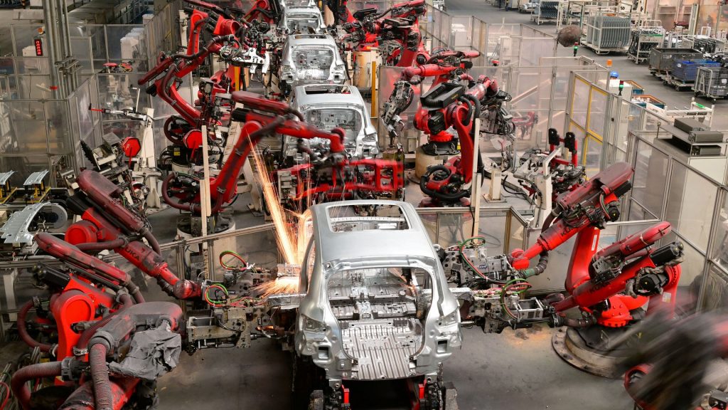 Hyundai’s US factory employs robots and humans — and skirts tariffs too