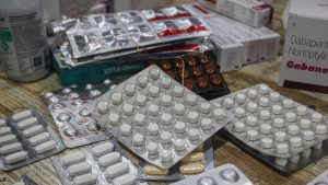 Trump to sign order cutting prescription drug prices by up to 80%