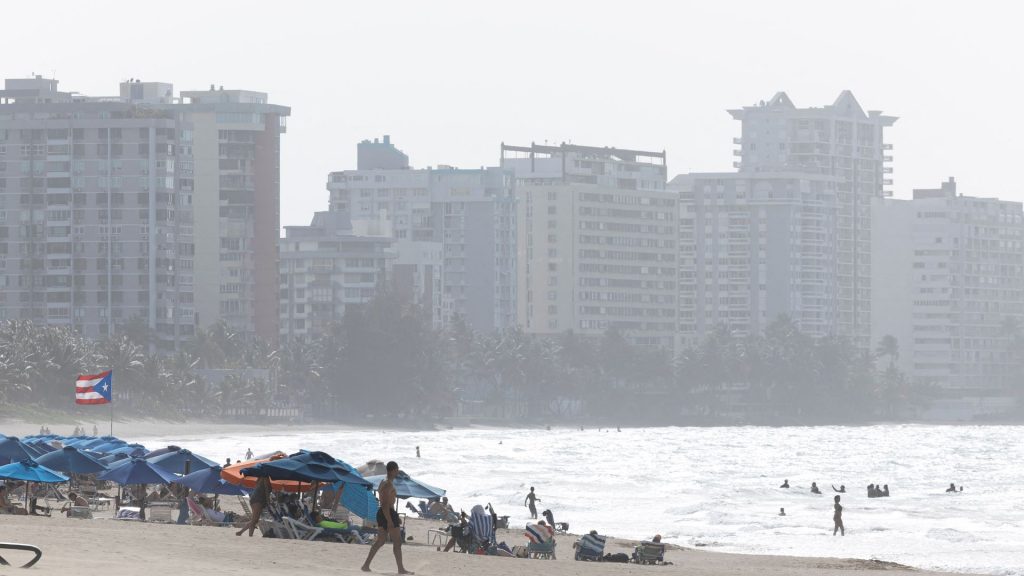2,000-mile wide Saharan dust cloud drifts toward Southern US