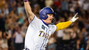 Choose your CWS favorite: Perennial power LSU or upstart Coastal Carolina?