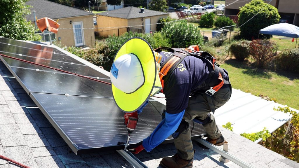 California Supreme Court to decide fate of cuts to rooftop solar payments