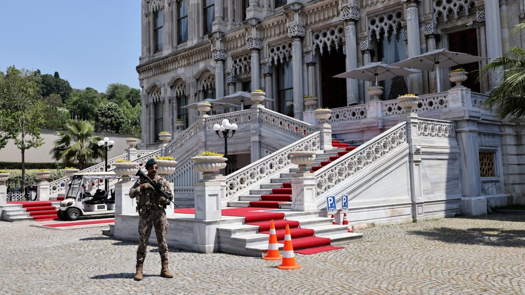 Russia and Ukraine hold peace talks in Istanbul as fighting escalates