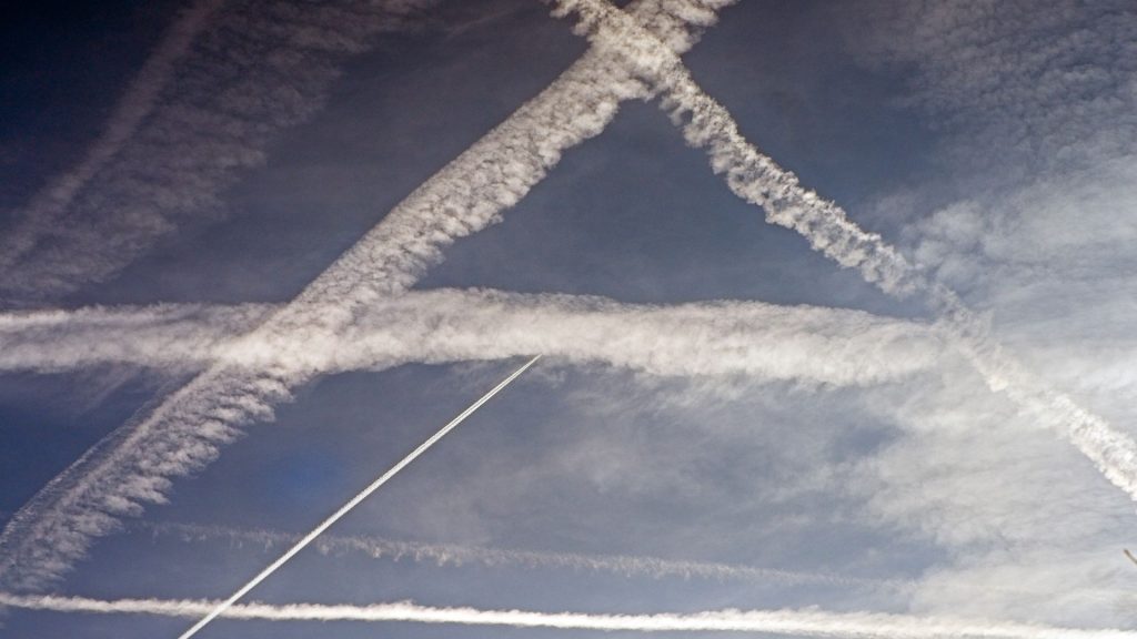 EPA releases online info on contrails and geoengineering amid conspiracy theories