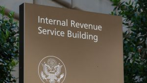 IRS says pastors can endorse politicians without losing tax-exempt status