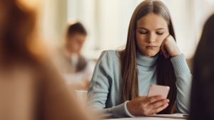 Cell-outs: Growing number of US adults support phone bans during school