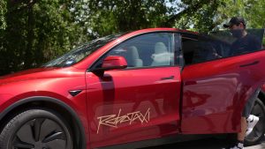 Safety issues, traffic violations captured by Tesla robotaxi passengers
