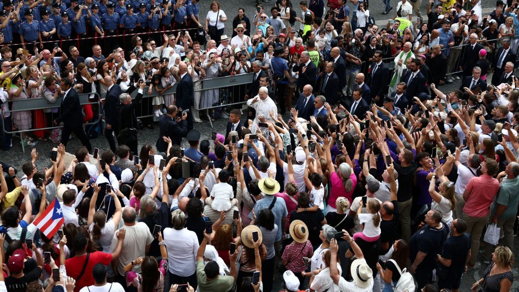 Pope Leo celebrates Chicago roots and community during summer retreat