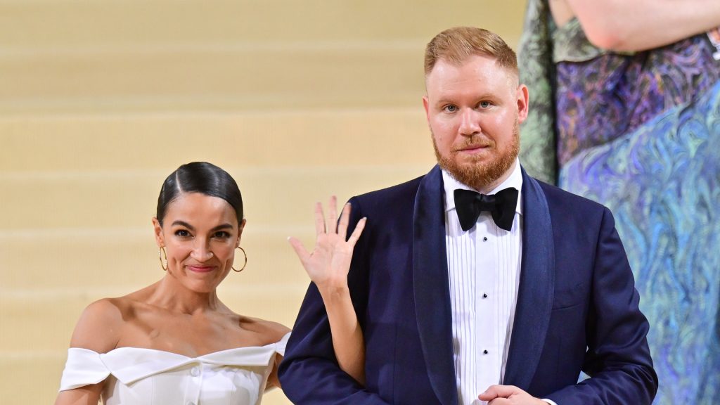 AOC improperly accepted free Met Gala ticket for boyfriend: Ethics Committee