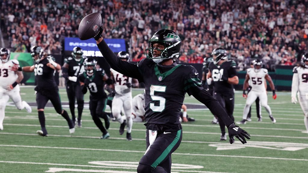 NFL teams dole out record-breaking deals as training camps set to open