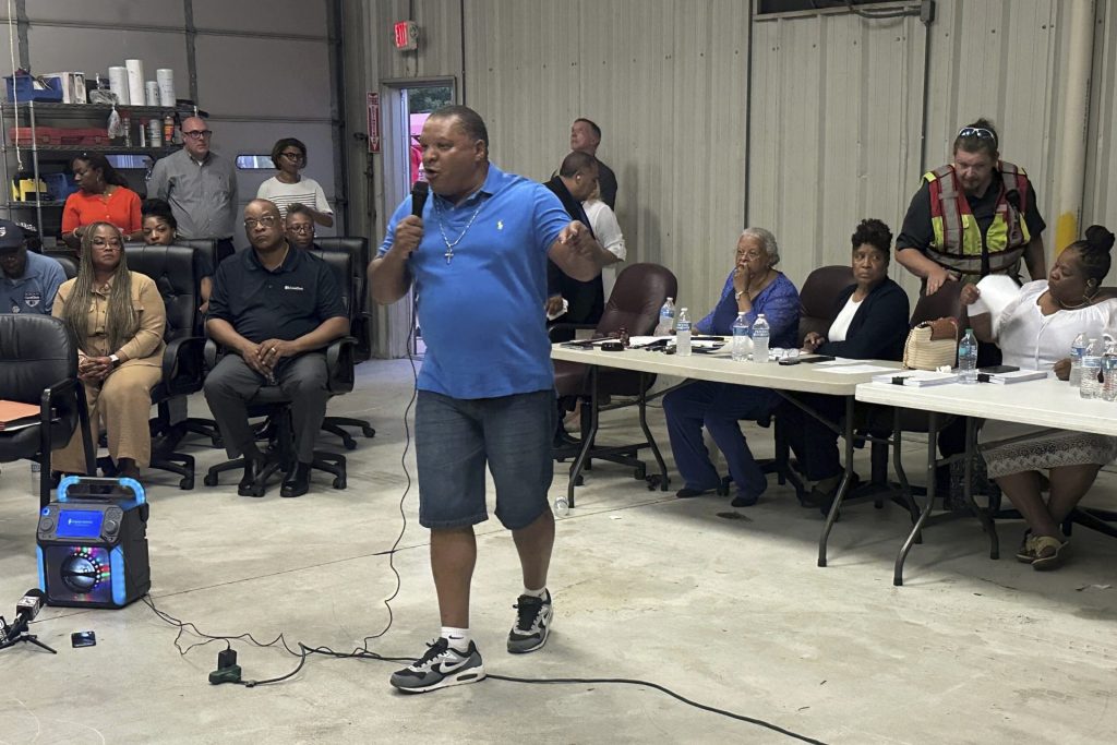 Tennessee town is latest to let ICE use closed prison as a detention center