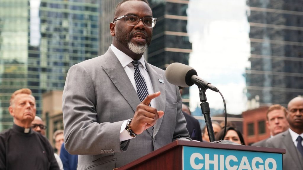 Chicago mayor signs executive order to resist potential federal takeover