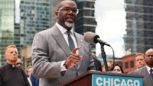Chicago mayor signs executive order to resist potential federal takeover