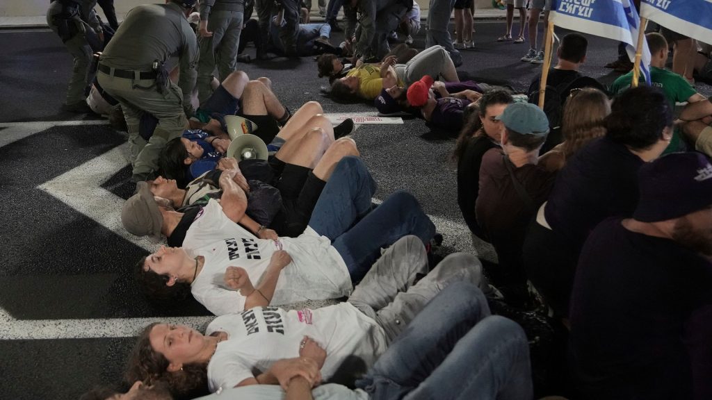 ‘Deceiving the public’: Israeli protests take aim at Netanyahu
