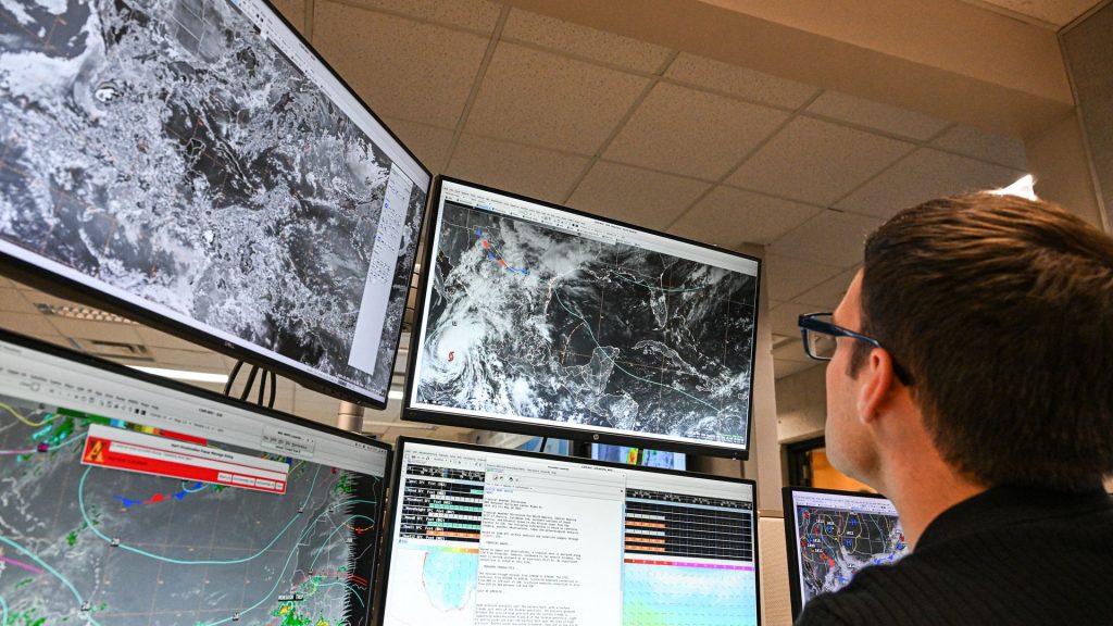 National Weather Service to hire or re-hire 450 professionals as hurricane season heats up