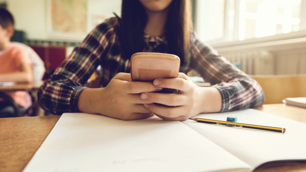 Phones out, learning in: New Alabama law changes school culture