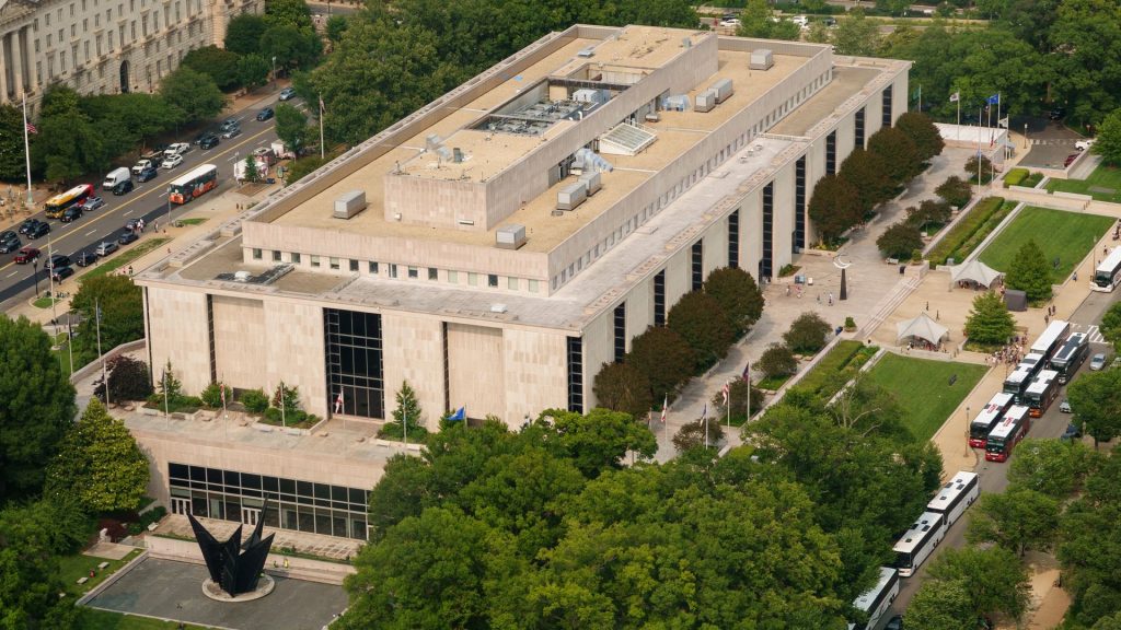 White House orders sweeping review of Smithsonian museums