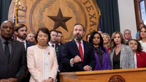 Texas Dems call redistricting a ‘heist,’ Abbott seeks arrests: Unbiased Updates, Aug. 5, 2025