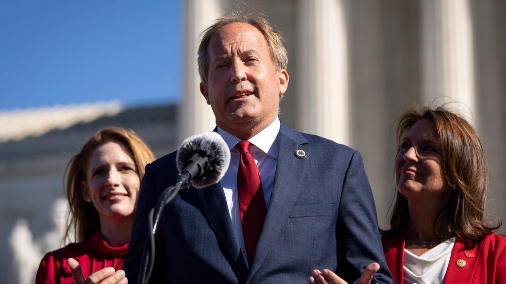 Paxton asks Illinois to honor arrest warrants for fleeing Democrats