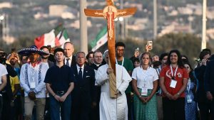 Pope leads youth jubilee with slumber party and Mass; enjoys Chicago pizza