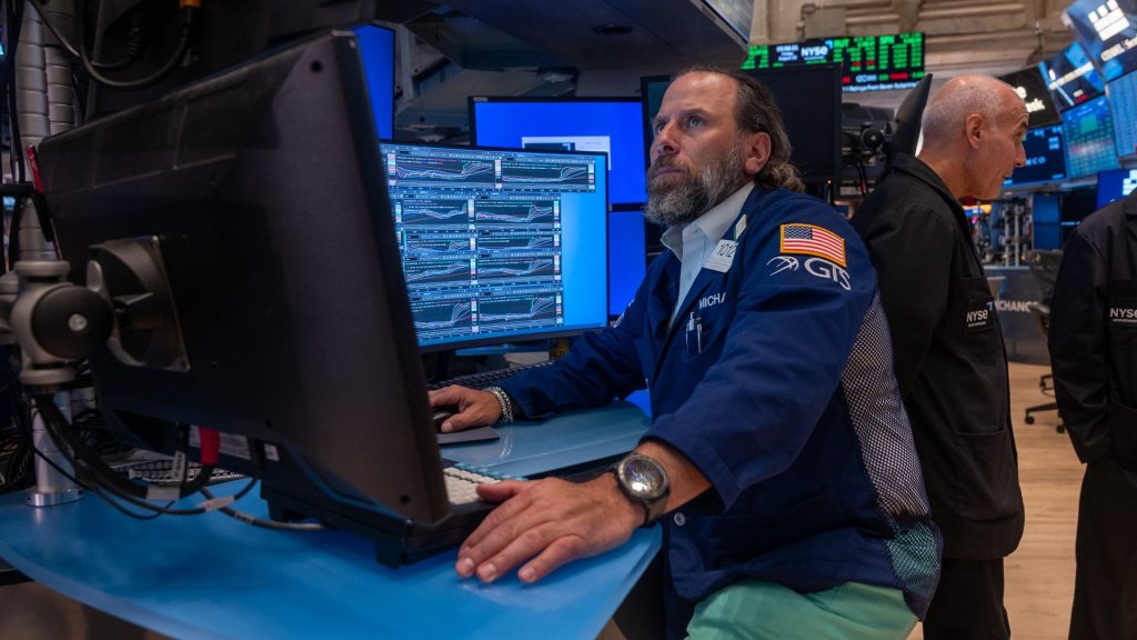 Moody’s chief economist predicts US recession amid American pessimism
