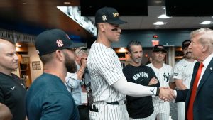 Trump meets players, hears loud ovation and ‘USA!’ chants during Yankee game