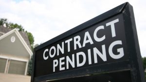 Pending home sales rise in August as mortgage rates fall
