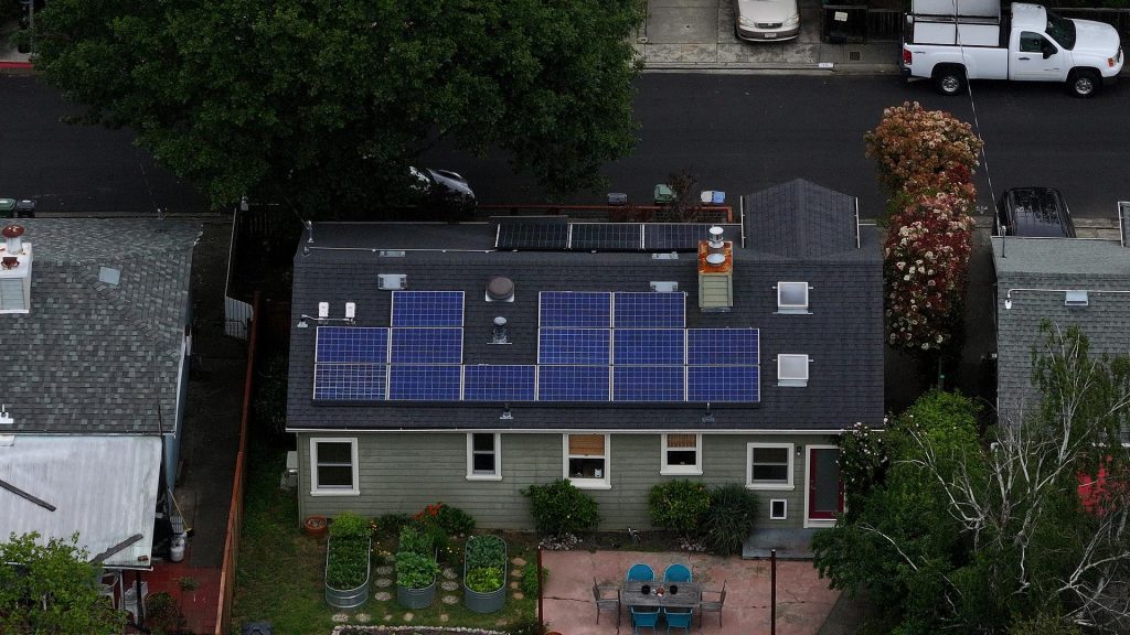 Rooftop solar, batteries, heat pumps will help the grid handle data centers: Report