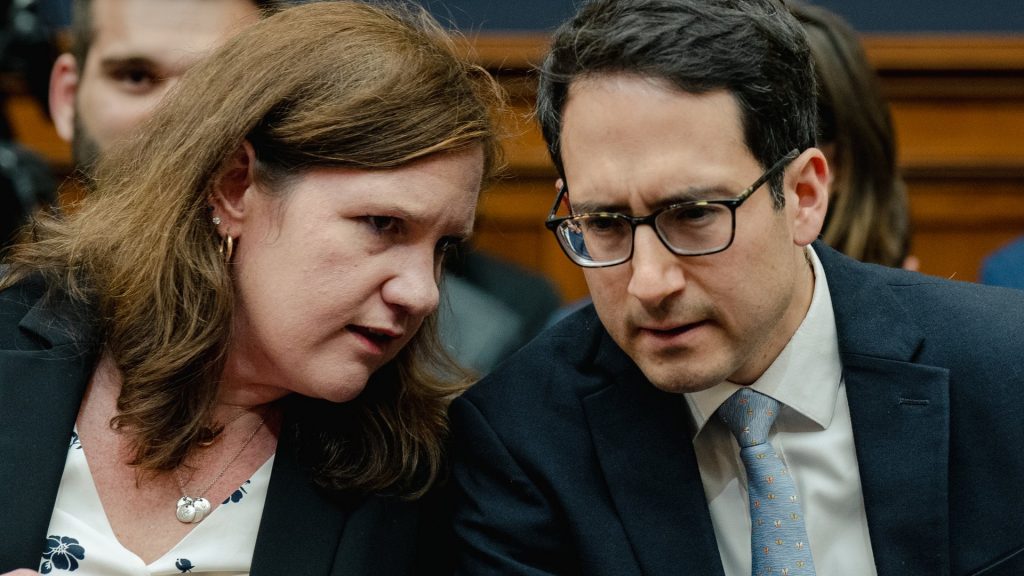 Supreme Court allows Trump to fire FTC commissioner
