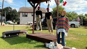 Houston yard display of people hanging from nooses sparks free speech debate