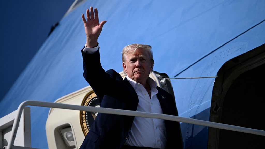 Trump heads to UK for bilateral talks, pageantry