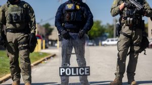 Chicago press, protesters allege DHS civil rights violations at ICE facility