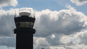Airlines stepping in to help air traffic controllers as shutdown drags on
