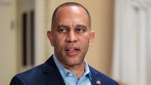 Trump-pardoned Jan. 6 rioter arrested over alleged threat to kill Hakeem Jeffries