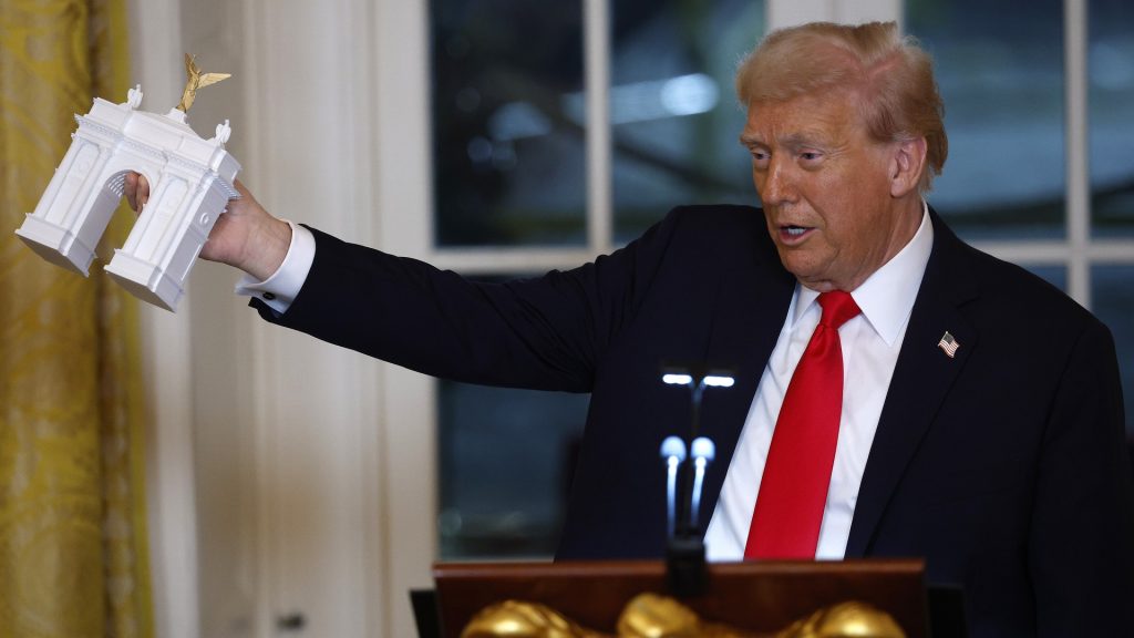 Paris in DC? Trump proposes building an arch near the Lincoln Memorial