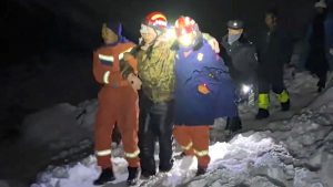 Hundreds rescued after blizzard traps trekkers near Mount Everest in Tibet