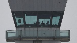 Thousands of air traffic controllers not getting bonus for working during shutdown