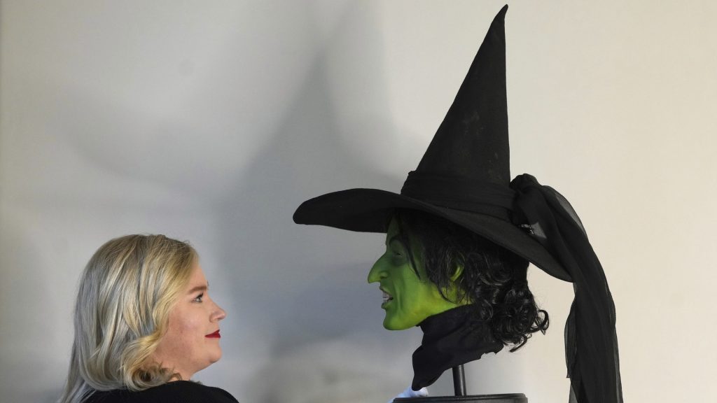 Wicked Witch’s hat from ‘The Wizard of Oz’ goes up for auction