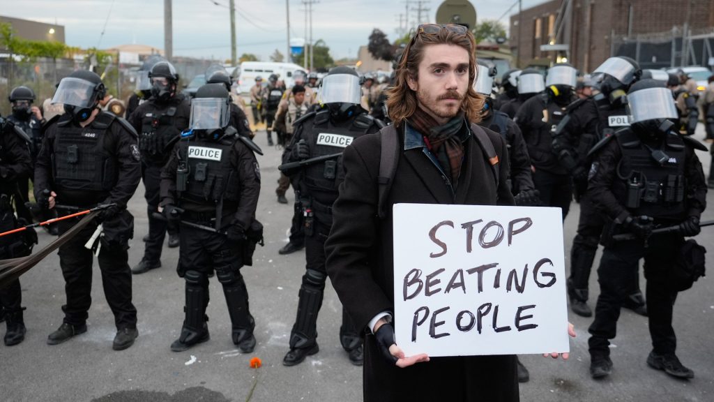 Federal judge issues injunction limiting force by immigration agents in Chicago