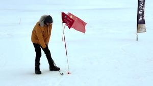 Golfers endure frigid temperatures in Antarctic Clock Championship 2025