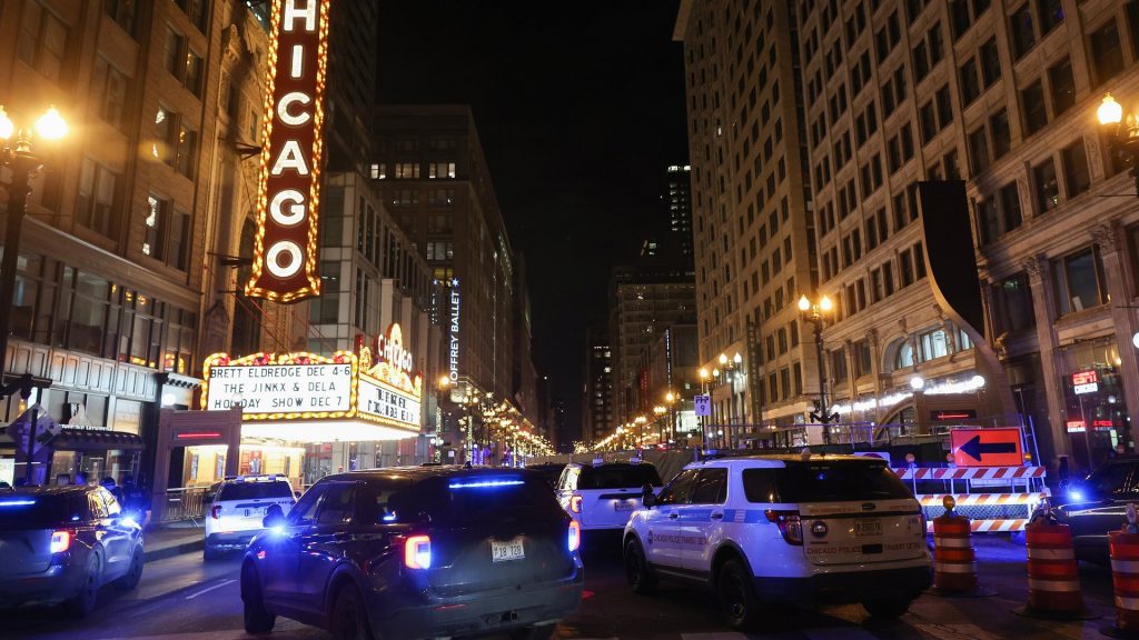 14-year-old dies, multiple people injured in 2 shootings in downtown Chicago
