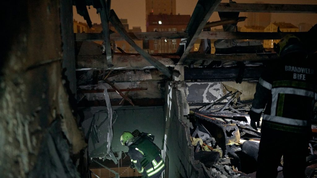 Russian attacks kill 3 in Ukraine, leave hundreds of thousands without power