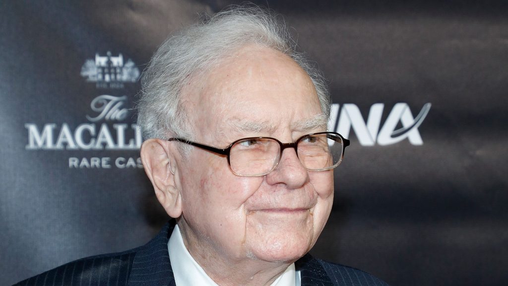 Warren Buffett issues Thanksgiving message to shareholders, urging kindness