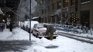 New York, surrounding area hit with snow and ice; Thousands of flights delayed