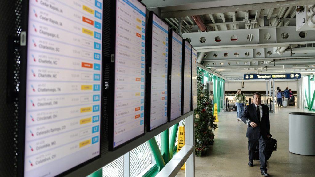 New nor’easter forms as record Midwest snow snarls holiday travel