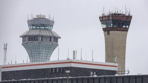 Senator demands $10,000 bonuses for all air traffic controllers, not just select few